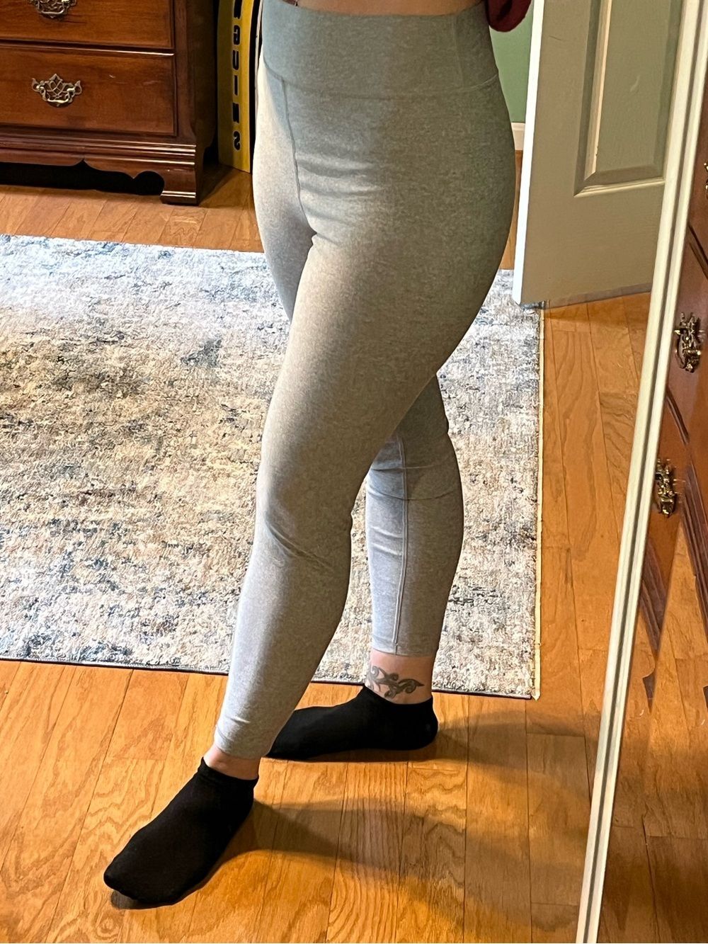 Old Navy High-Waisted Cloud+ Go Dry Cropped Leggings Light Grey - Size M
